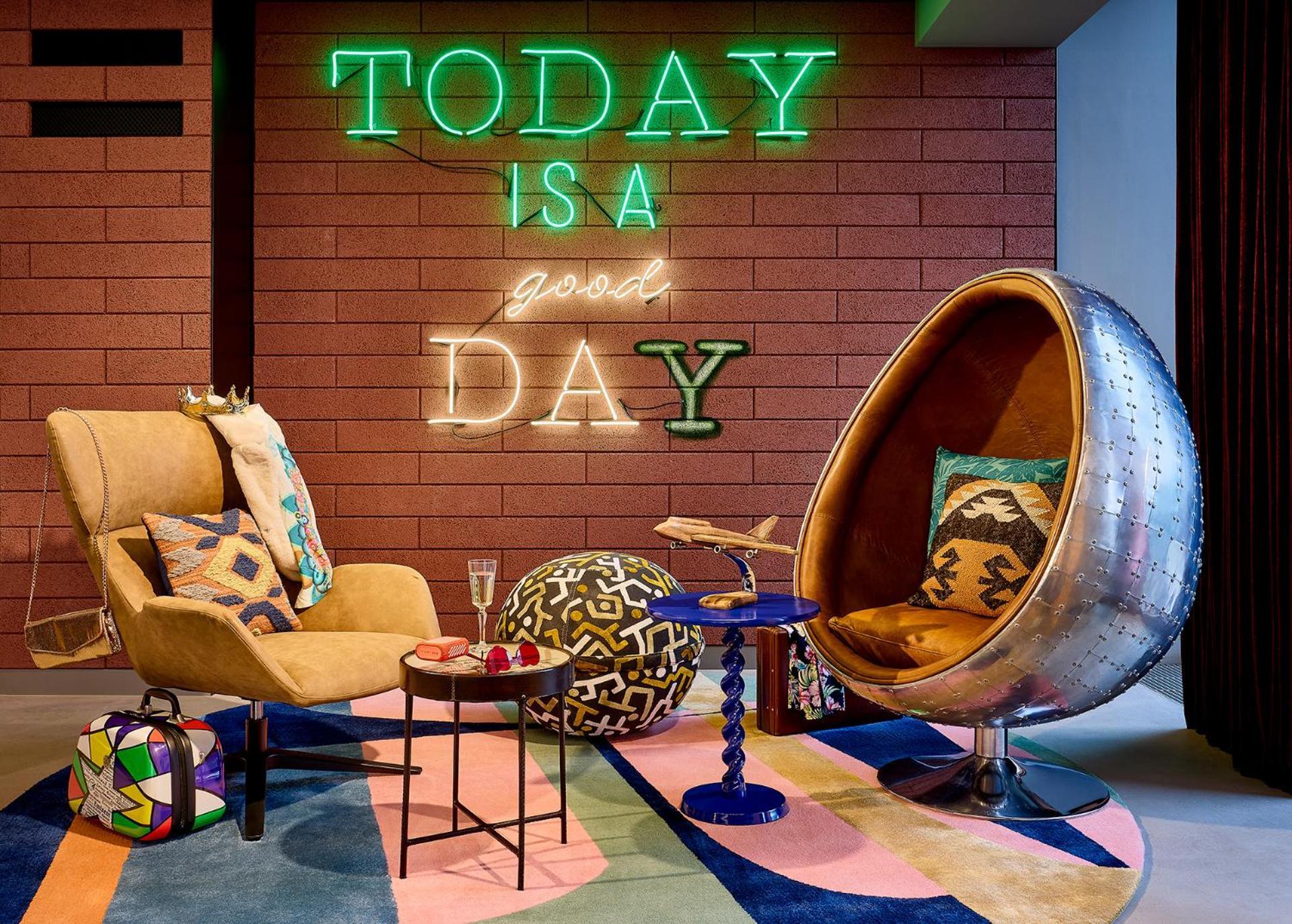 Moxy Luxembourg Airport Hotel Niederanven Eksteriør billede