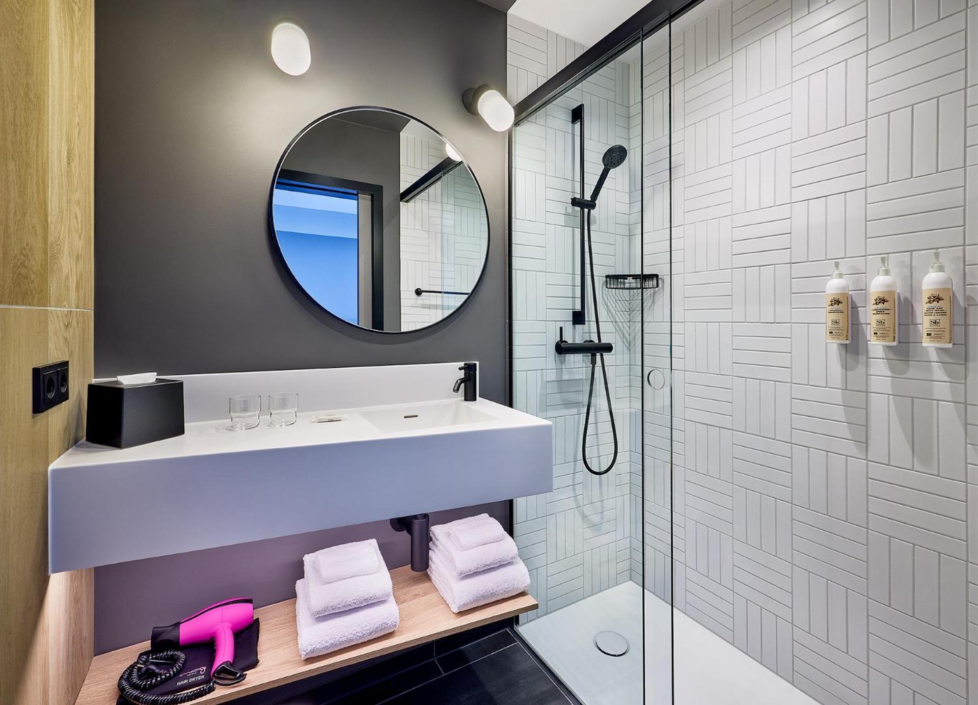 Moxy Luxembourg Airport Hotel Niederanven Eksteriør billede