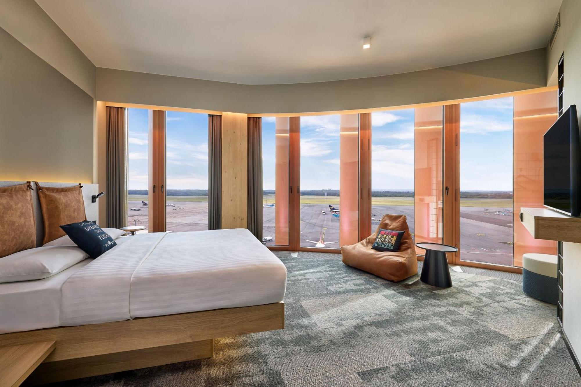 Moxy Luxembourg Airport Hotel Niederanven Eksteriør billede