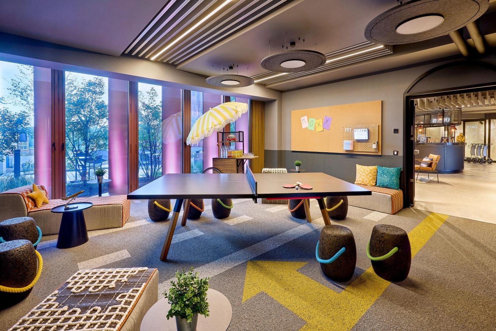 Moxy Luxembourg Airport Hotel Niederanven Eksteriør billede