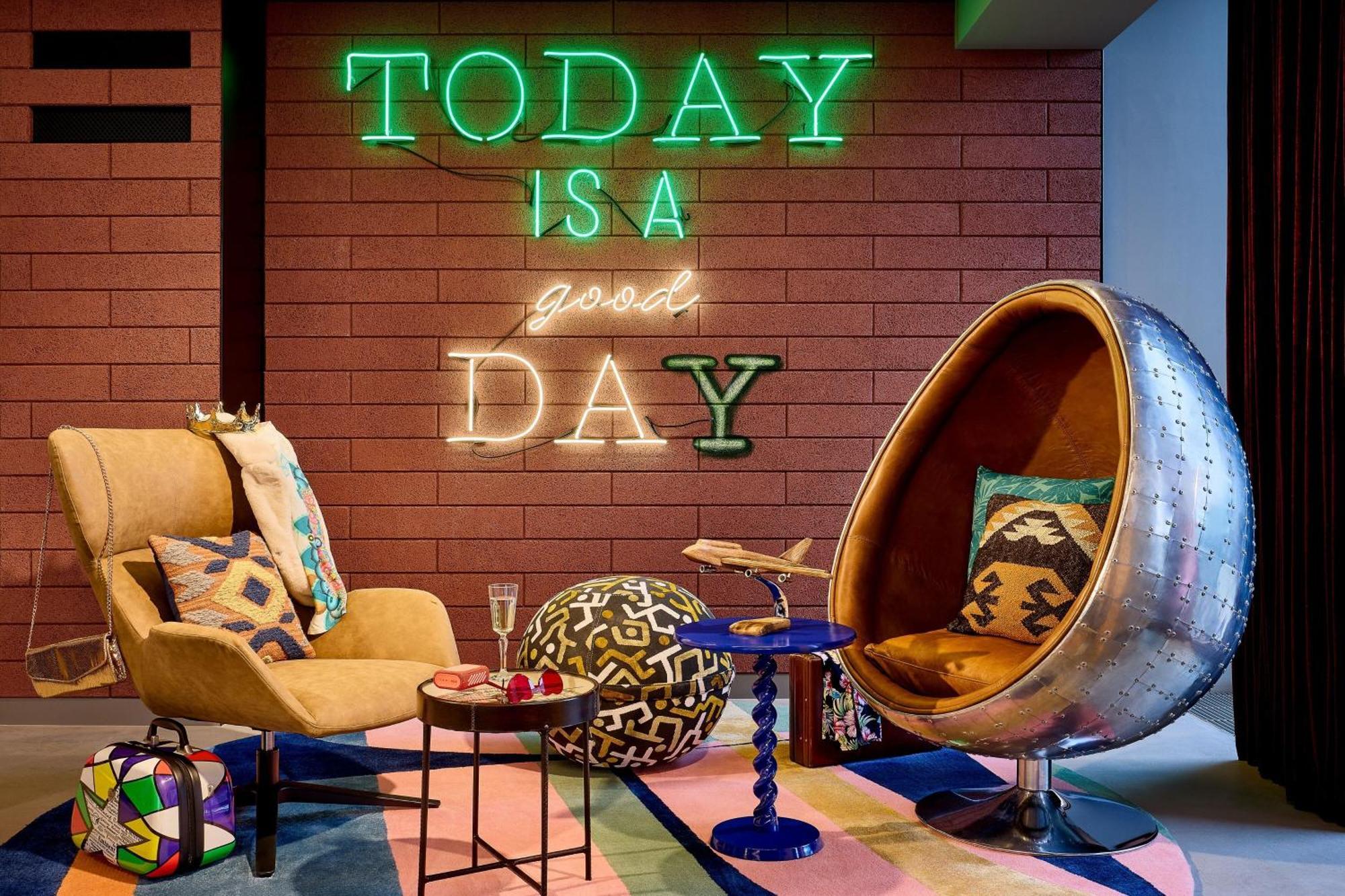 Moxy Luxembourg Airport Hotel Niederanven Eksteriør billede