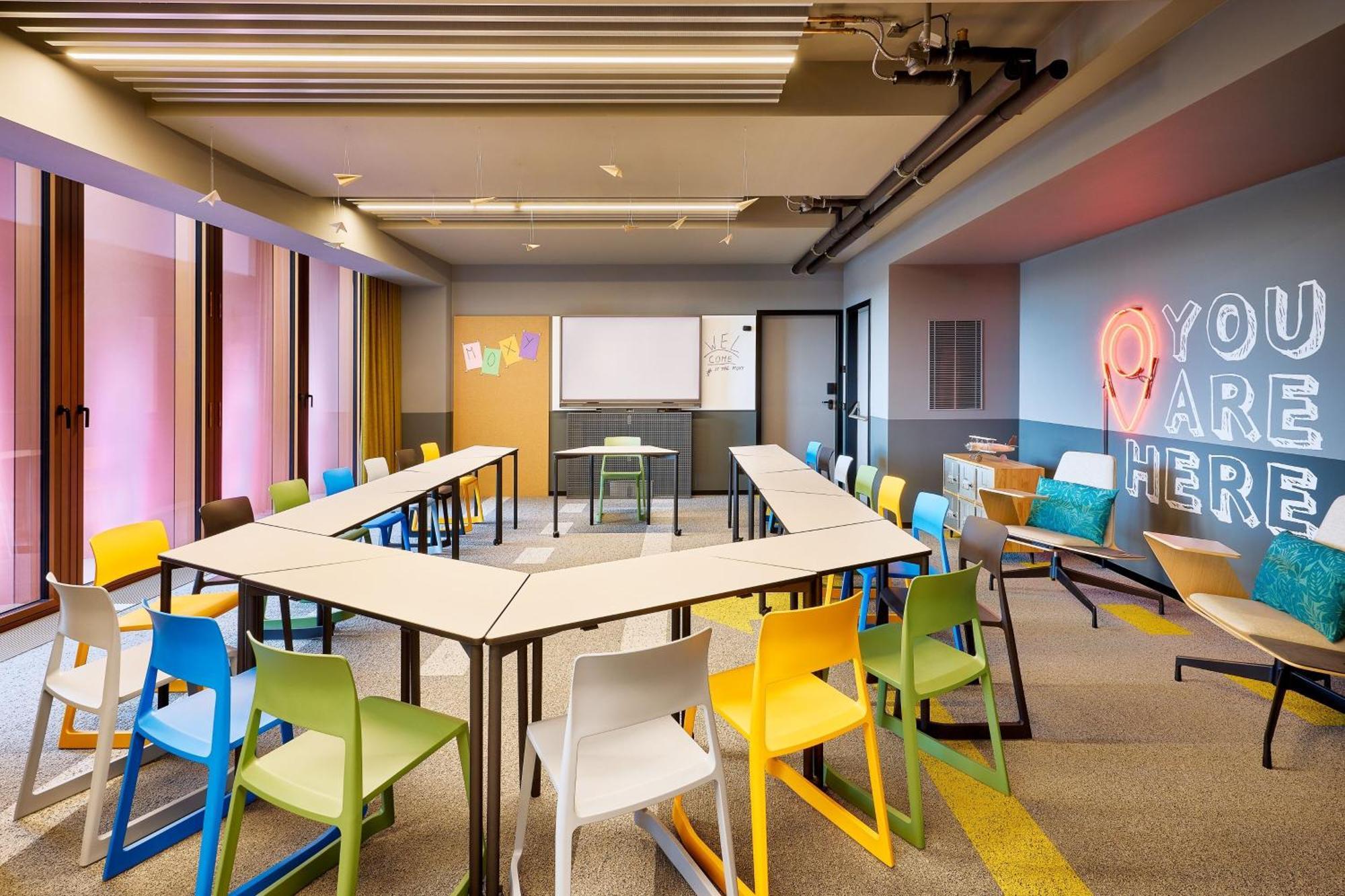 Moxy Luxembourg Airport Hotel Niederanven Eksteriør billede