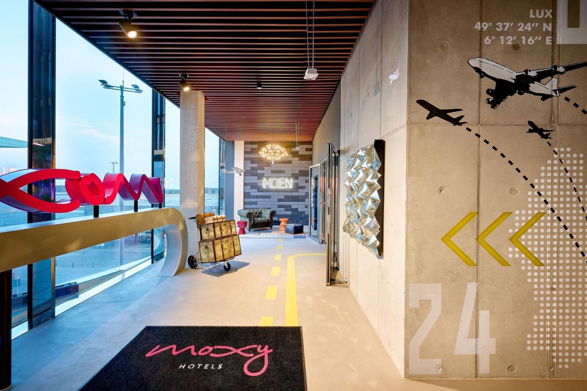 Moxy Luxembourg Airport Hotel Niederanven Eksteriør billede