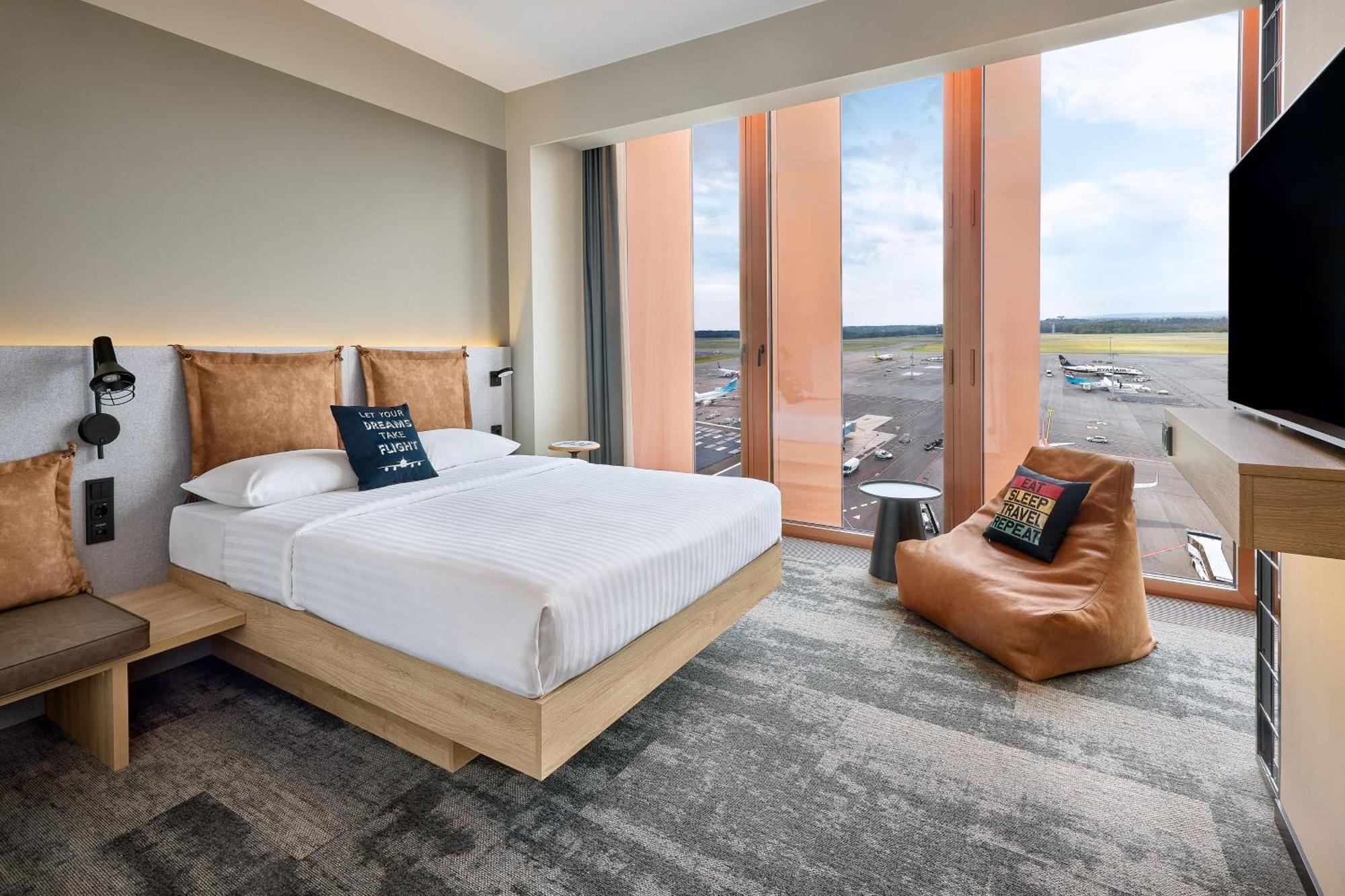 Moxy Luxembourg Airport Hotel Niederanven Eksteriør billede