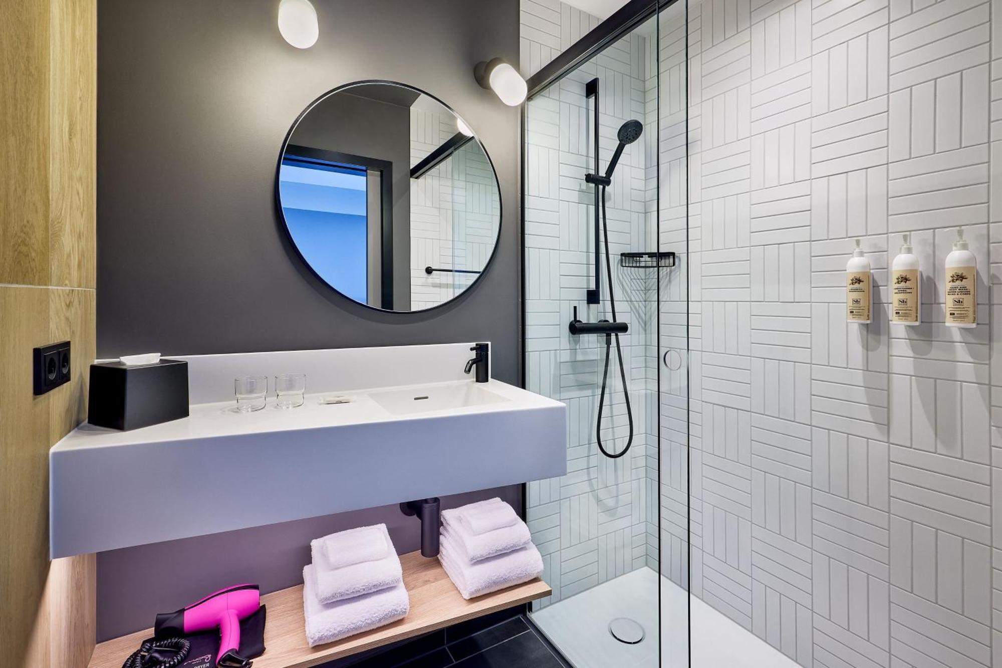 Moxy Luxembourg Airport Hotel Niederanven Eksteriør billede